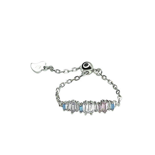 Verstellbarer Chain Ring „Cool Shine“ aus rhodiniertem 925 Silber mit 12 klaren Zirkonia-Steinen.
