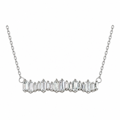 Crystal Line Halskette mit klaren Baguette-Zirkonia auf weissem Hintergrund